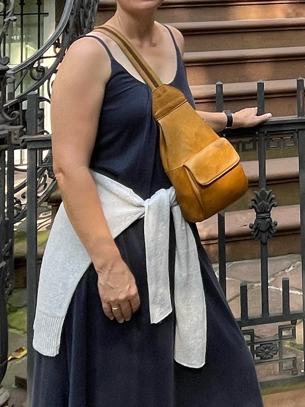 Convertible leather sling/backpack bag! Great for travel! - Picture 10 of 10